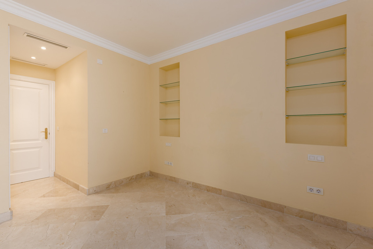 Appartement te koop in Casares Playa R4621903