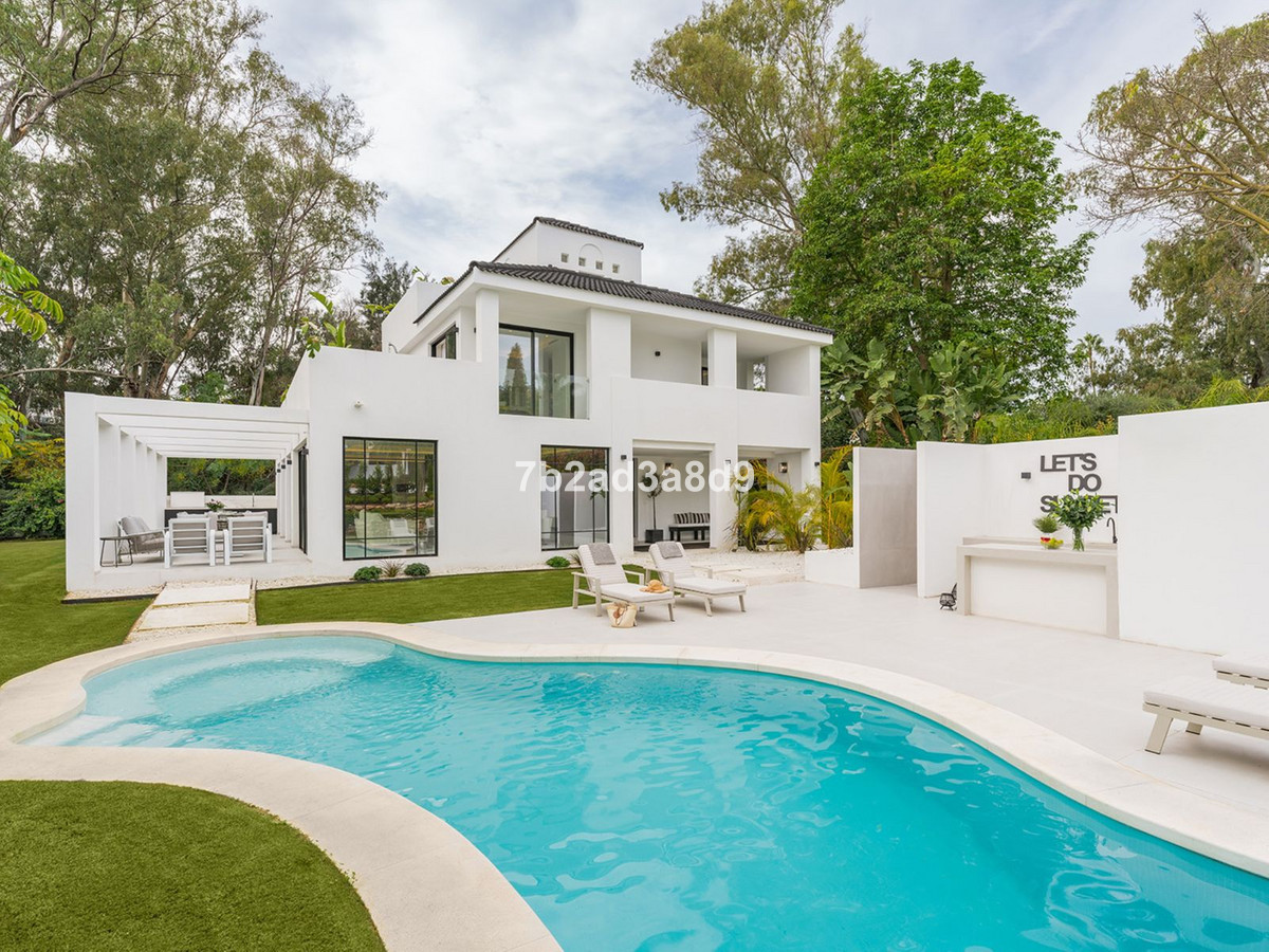 Villa te koop in Nueva Andalucía R4556305