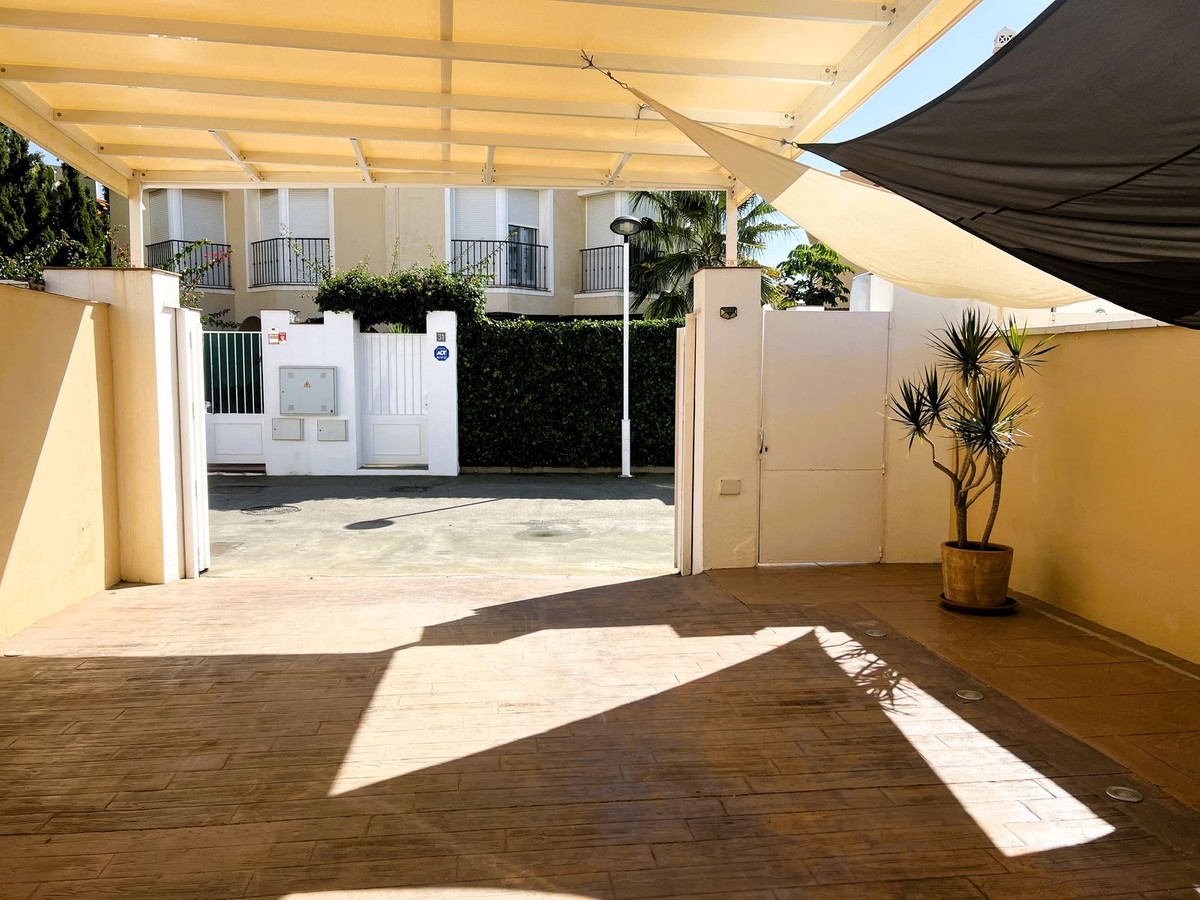 Villa te koop in Riviera del Sol R4441816