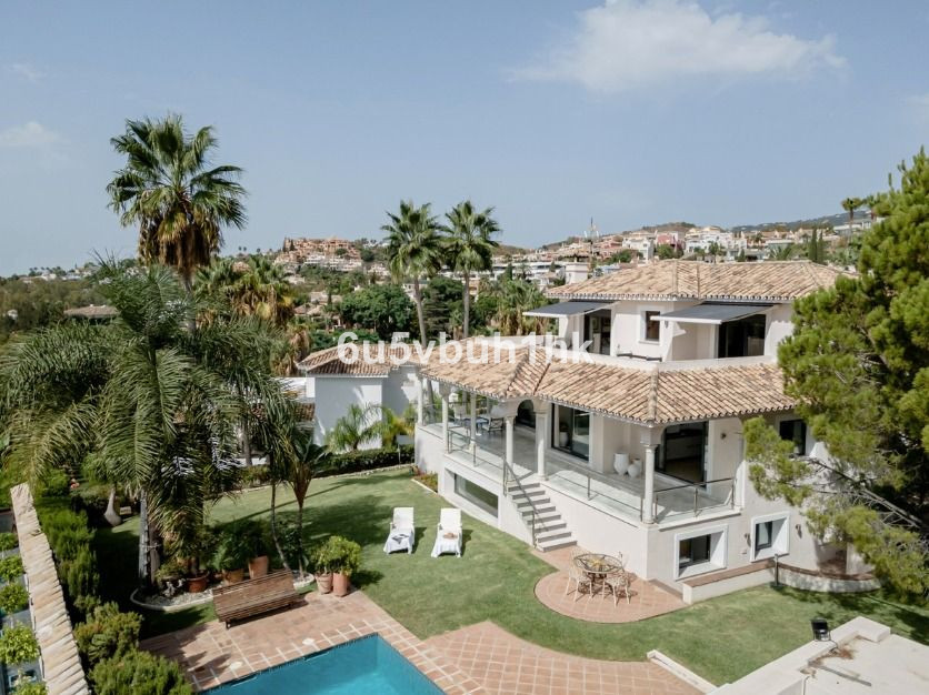 Villa te koop in Nueva Andalucía R4445791