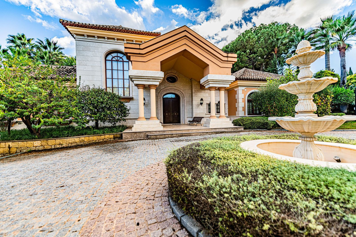 Villa te koop in Guadalmina Baja R4189078