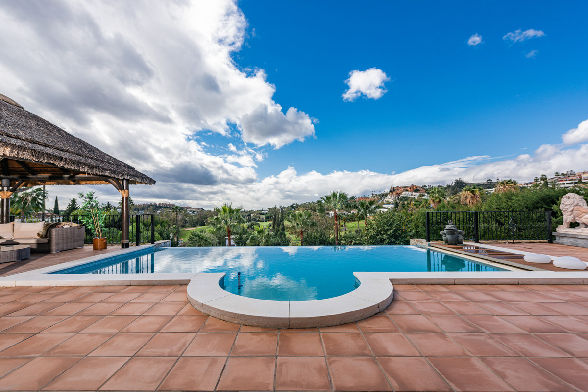 Villa te koop in Nueva Andalucía R4653613