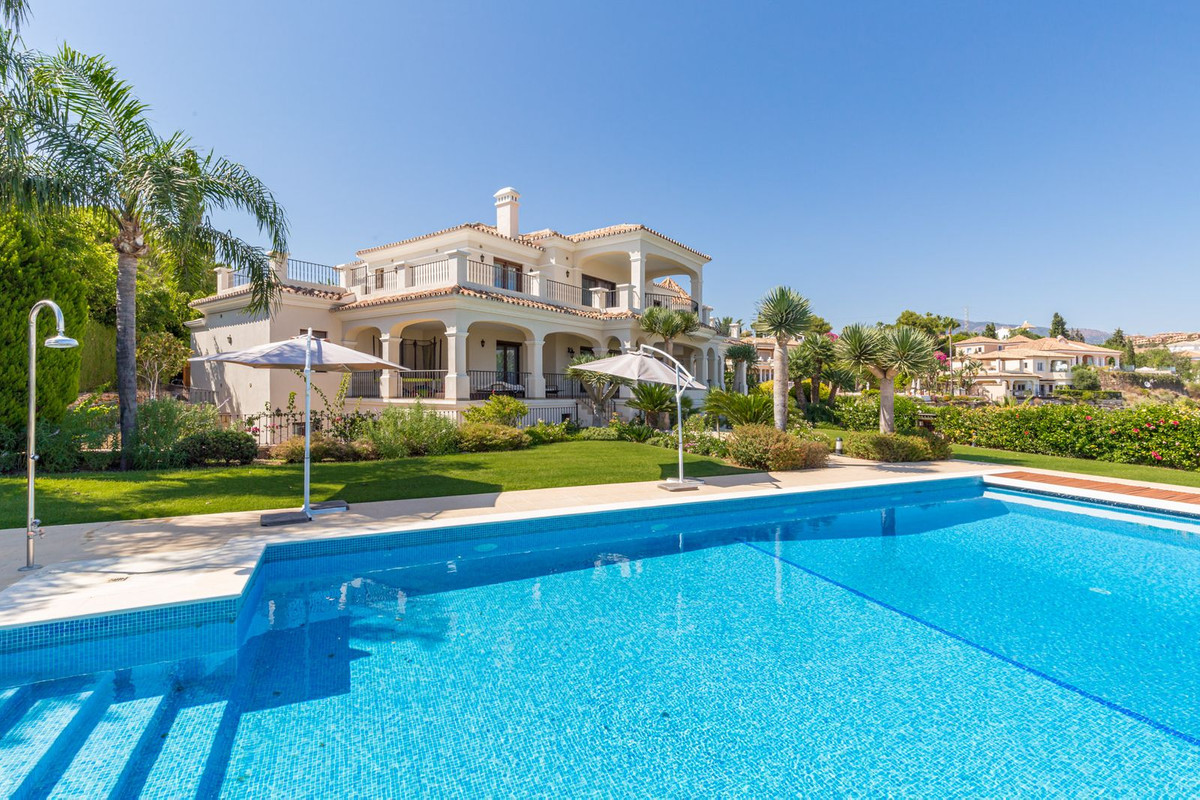Villa te koop in El Paraiso R4627834
