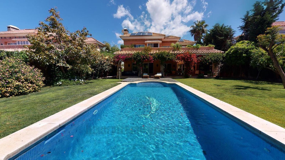 Villa te koop in Nueva Andalucía R2208227