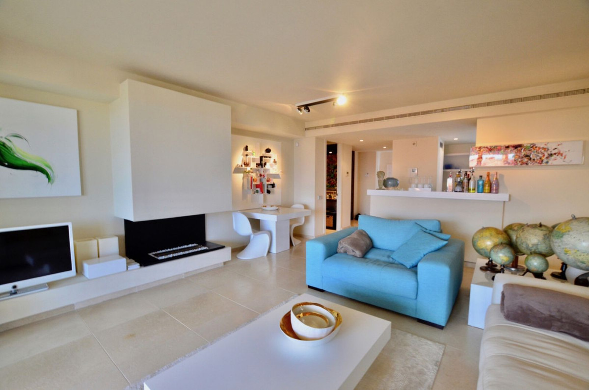 Apartment Middle Floor in Los Flamingos, Costa del Sol
