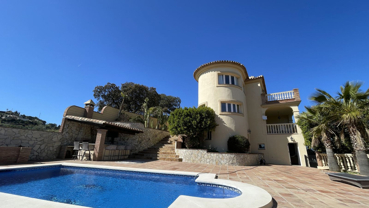 Villa te koop in Alhaurín el Grande R4272535