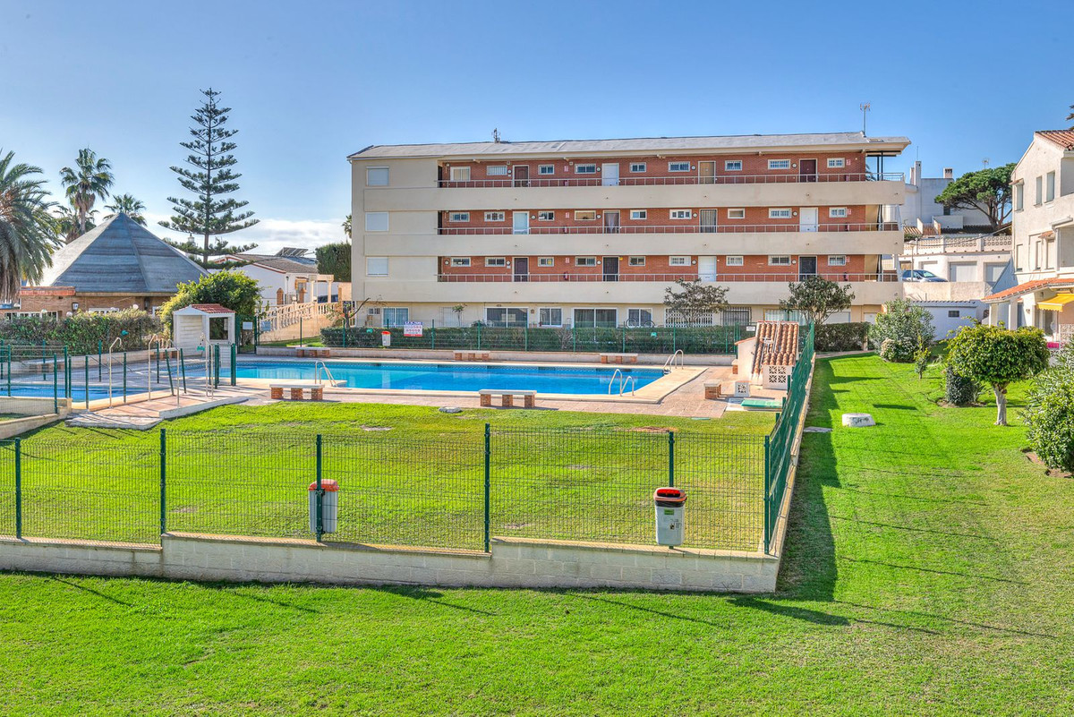 Villa te koop in El Faro R4560400