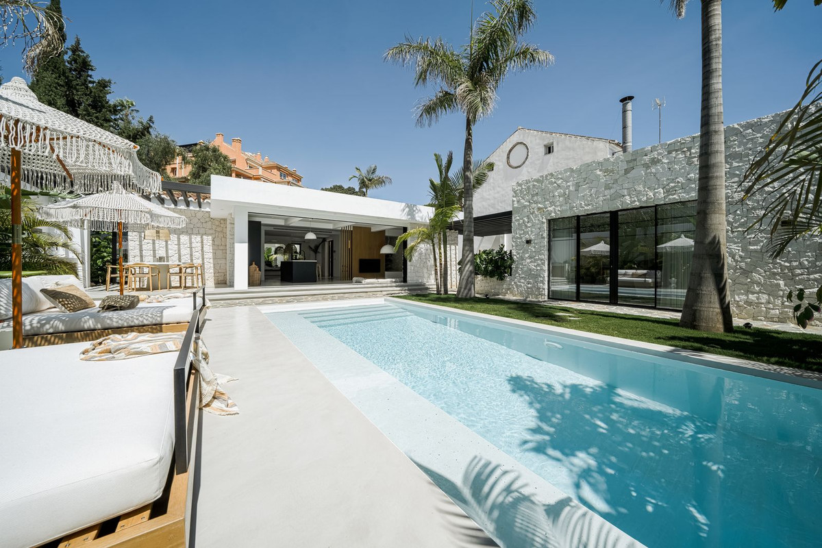 Villa te koop in Nueva Andalucía R4352884