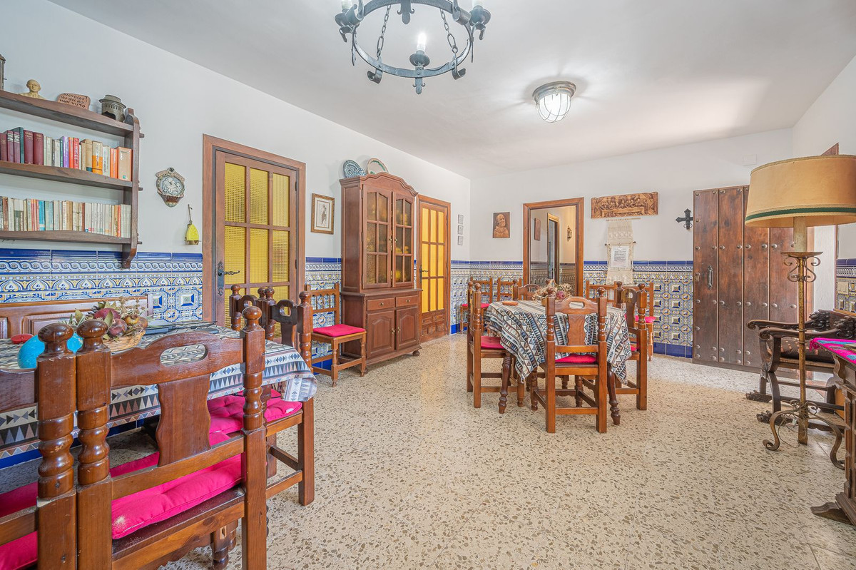 Villa te koop in El Faro R4616635
