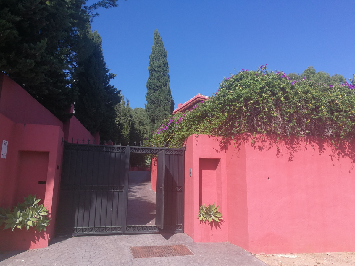 Villa te koop in Estepona R3216211
