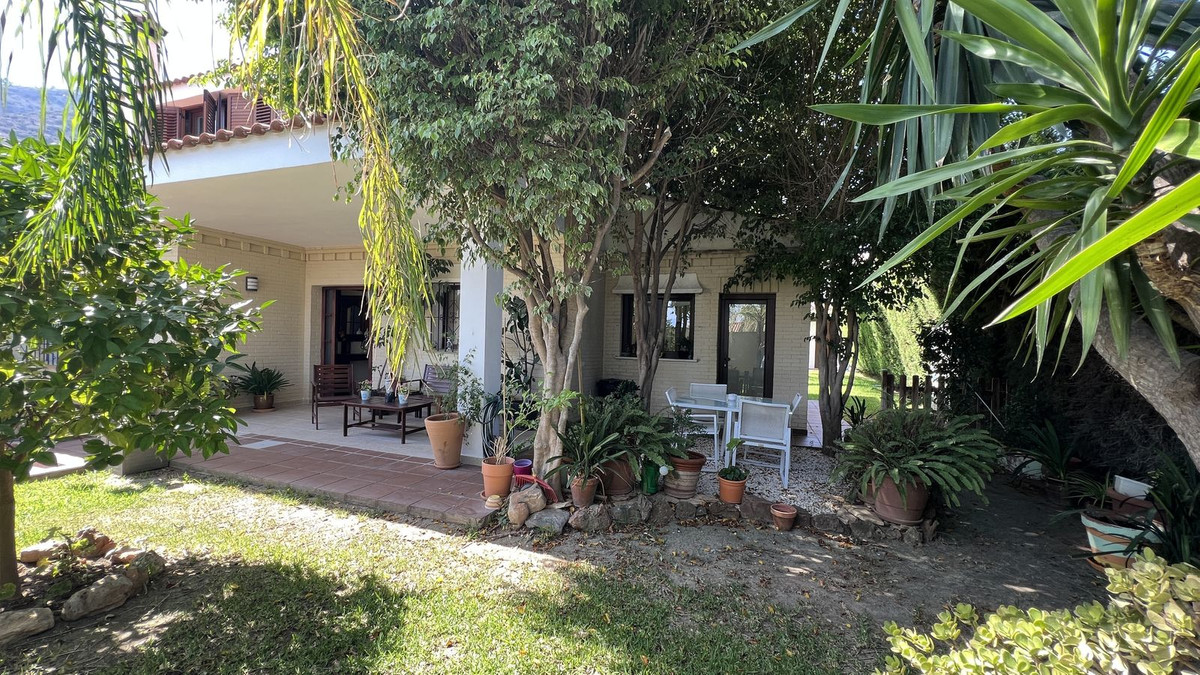 Villa te koop in Alhaurín de la Torre R4410145