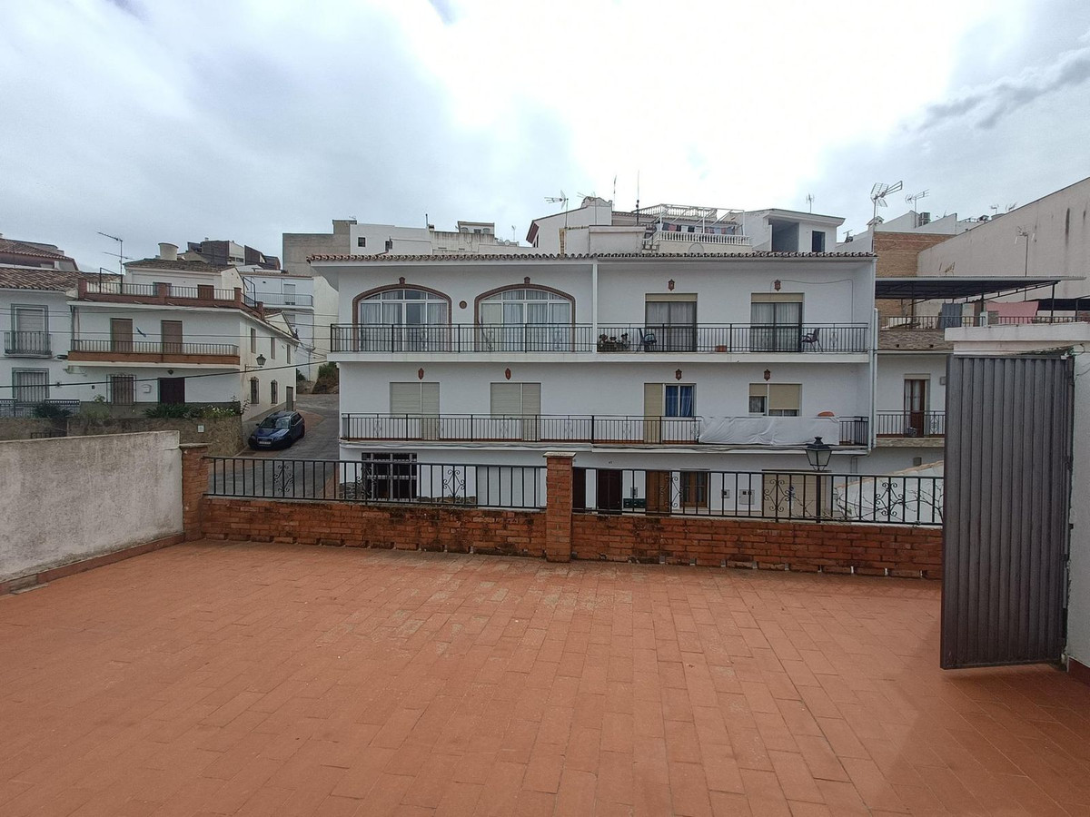 6 Bedroom Detached Townhouse For Sale Guaro