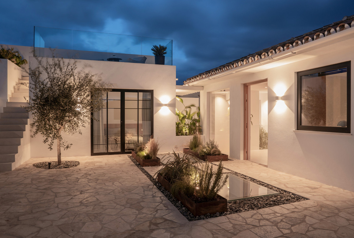 Villa te koop in Nueva Andalucía R4579759