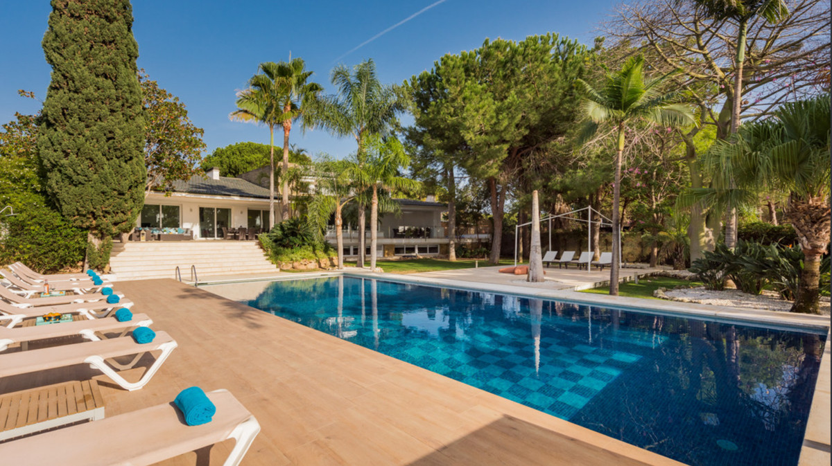 Villa te koop in Marbella R4409920