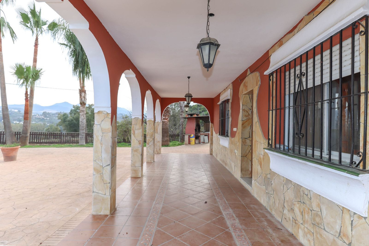 Villa te koop in Coín R4641841