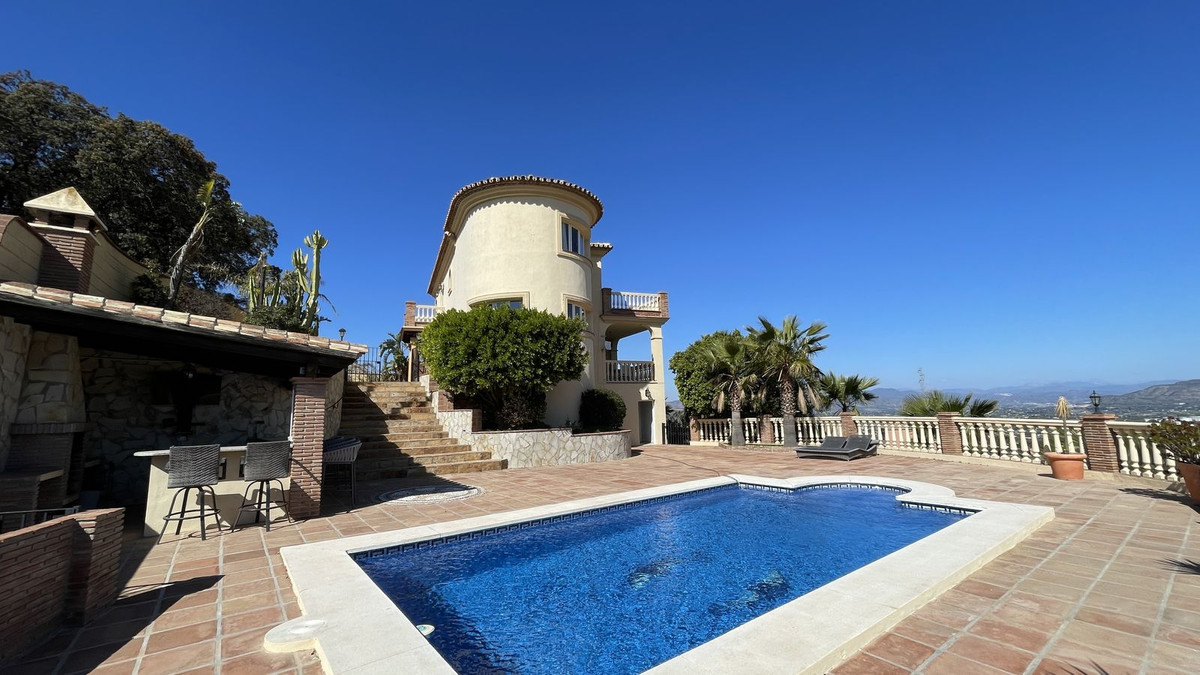 Villa te koop in Alhaurín el Grande R4272535