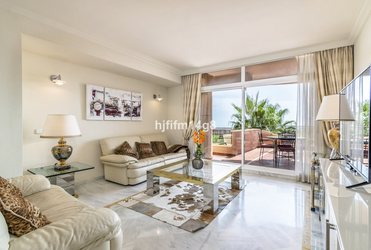 2 Bedroom Middle Floor Apartment For Sale Nueva Andalucía