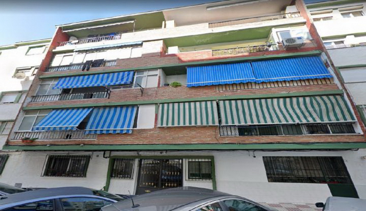 3 Bedroom Middle Floor Apartment For Sale Marbella