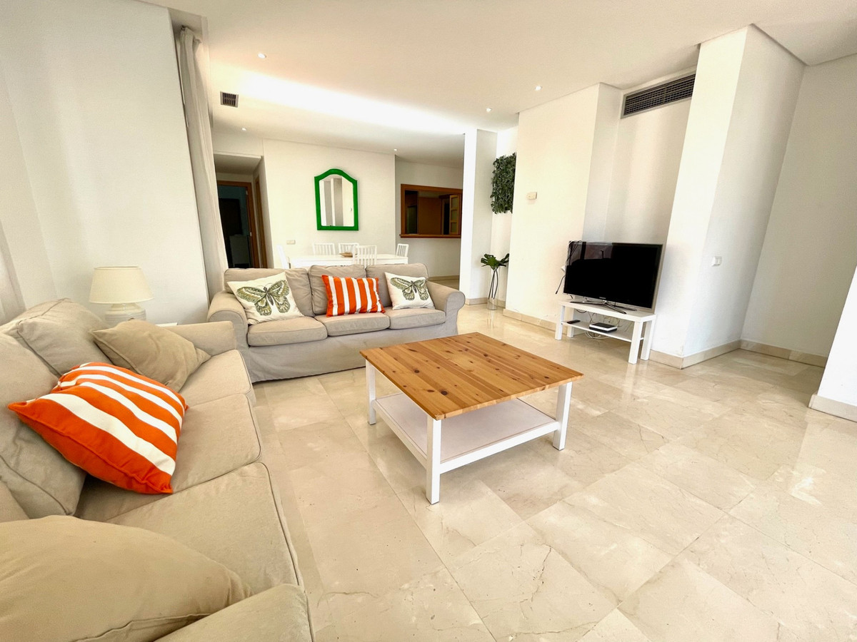 Appartement te koop in Estepona R4410166