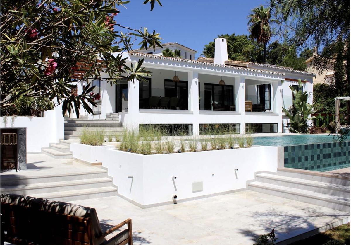 Villa te koop in El Rosario R4392598