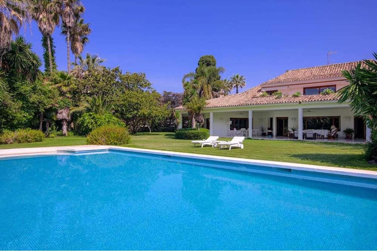 ES166688: Villa  in Guadalmina Baja