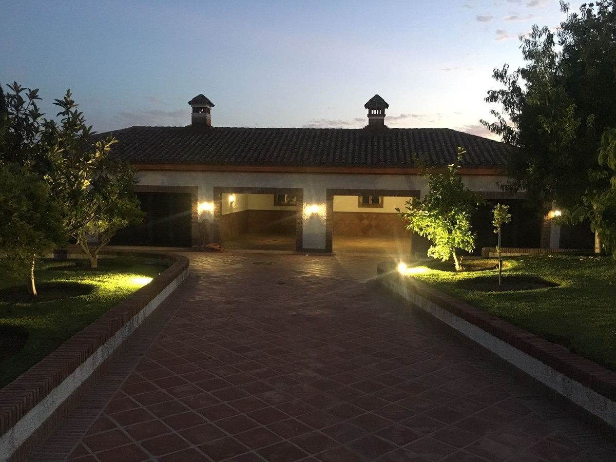 Villa te koop in Costabella R4621810