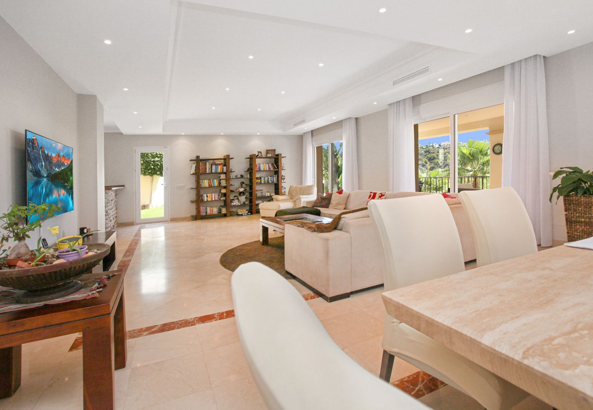 Villa te koop in Los Arqueros R4310290