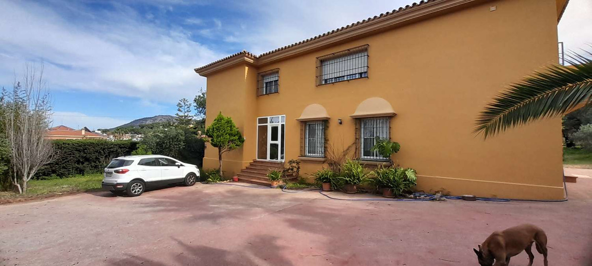 Villa te koop in Alhaurín de la Torre R4286527