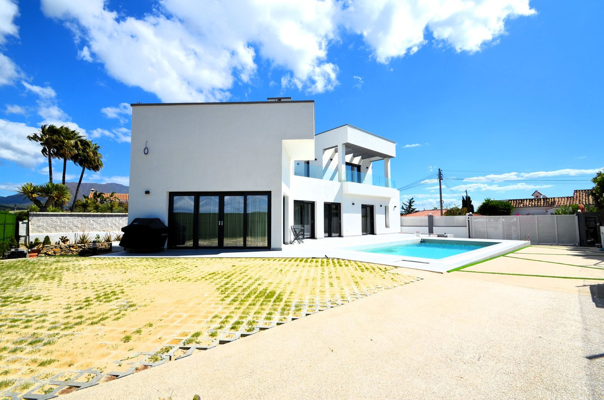 Villa te koop in Estepona R4167502