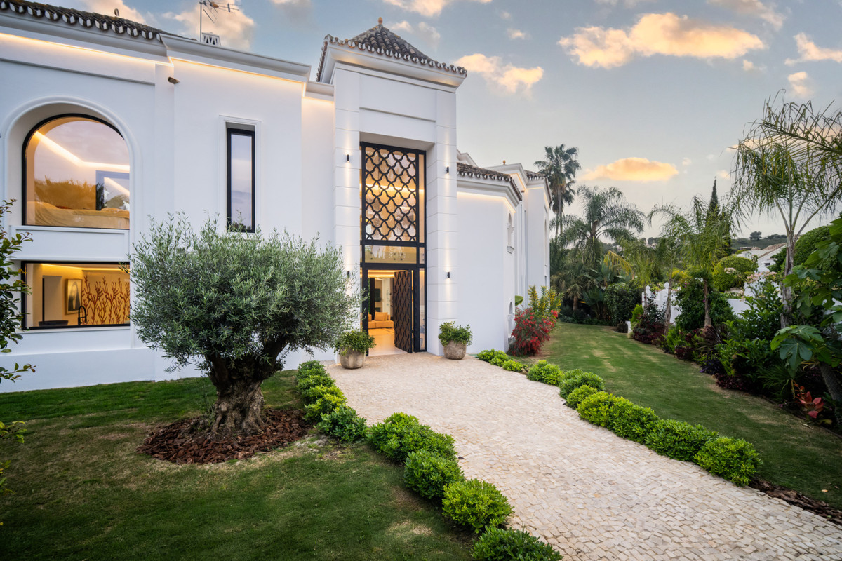 Villa te koop in Nueva Andalucía R4704397