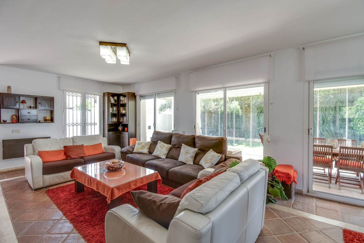 Villa te koop in La Duquesa R4327249