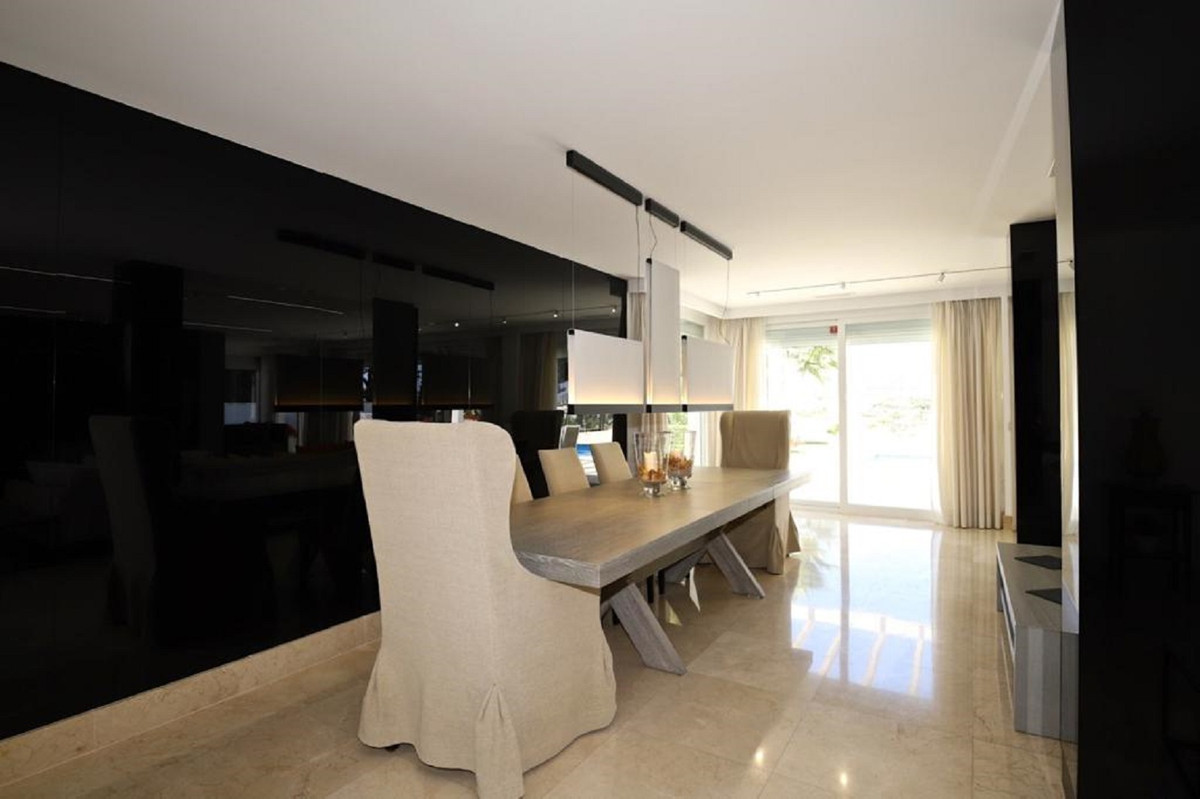 Villa te koop in Las Brisas R3749149