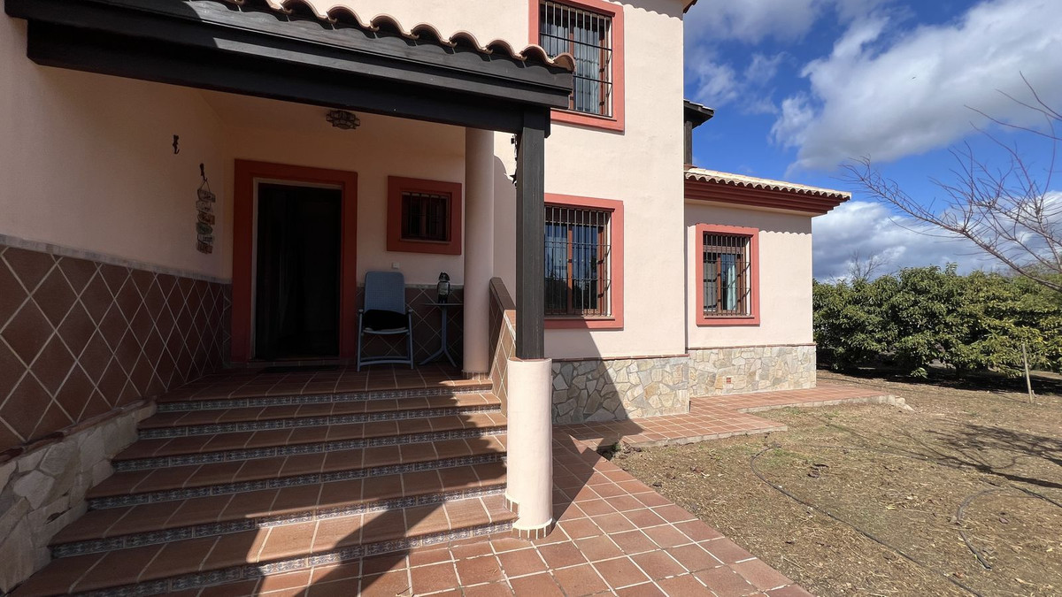 Villa te koop in Alhaurín de la Torre R4652506