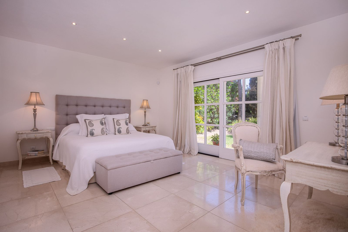 Villa te koop in El Paraiso R4370965