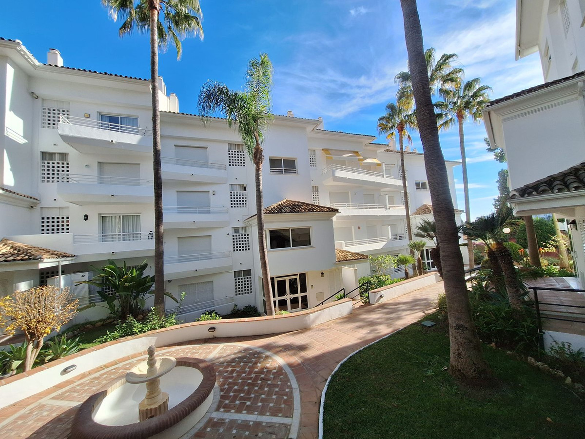 Appartement te koop in Guadalmina Baja R4643836