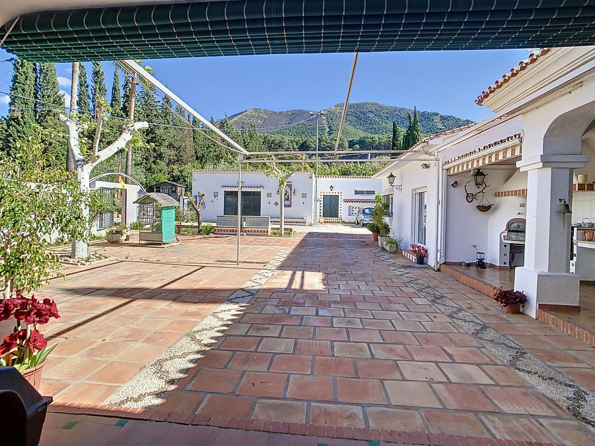 Villa te koop in Alhaurín el Grande R4721494