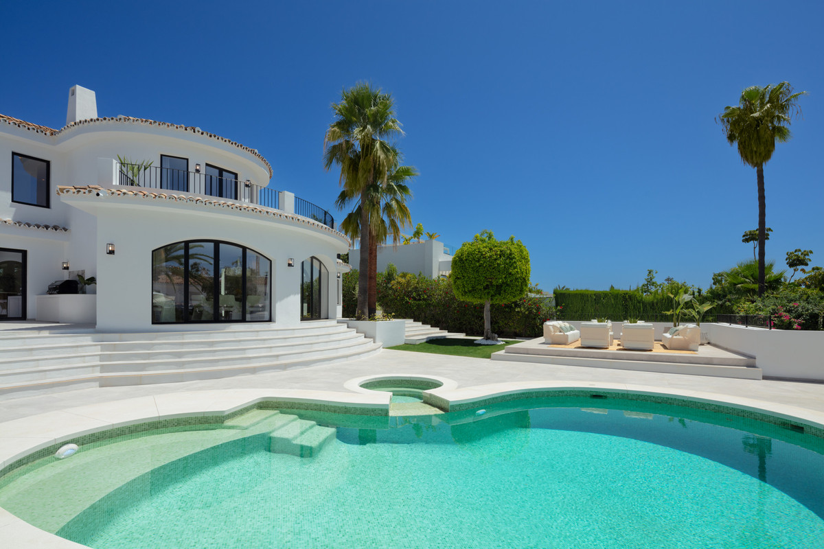 Villa te koop in Nueva Andalucía R4709368