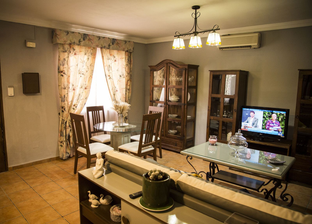 Villa con 4 Dormitorios en Venta Guaro