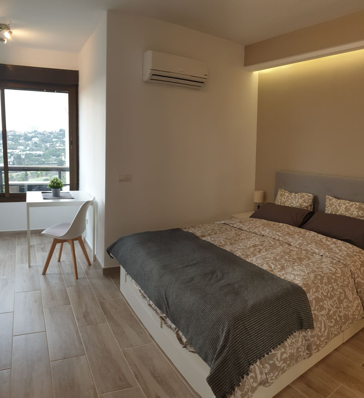 0 Bedroom Middle Floor Studio For Sale Nueva Andalucía