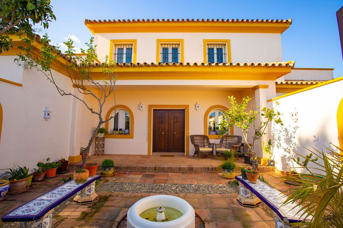 Villa te koop in San Roque R4622047