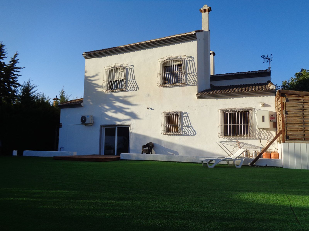 Villa Detached in Alhaurín de la Torre, Costa del Sol
