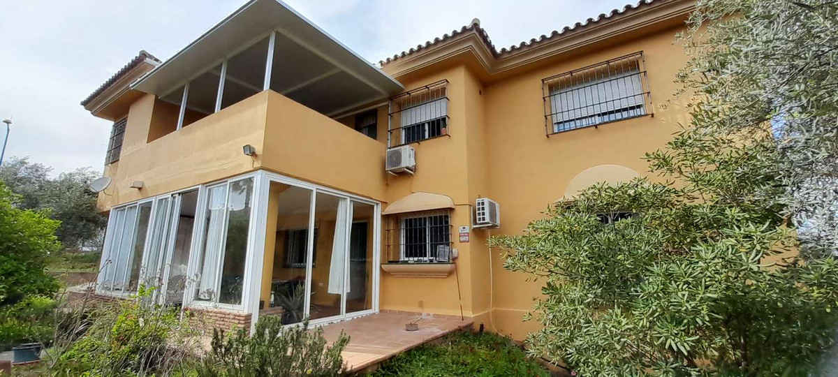Villa te koop in Alhaurín de la Torre R4286527