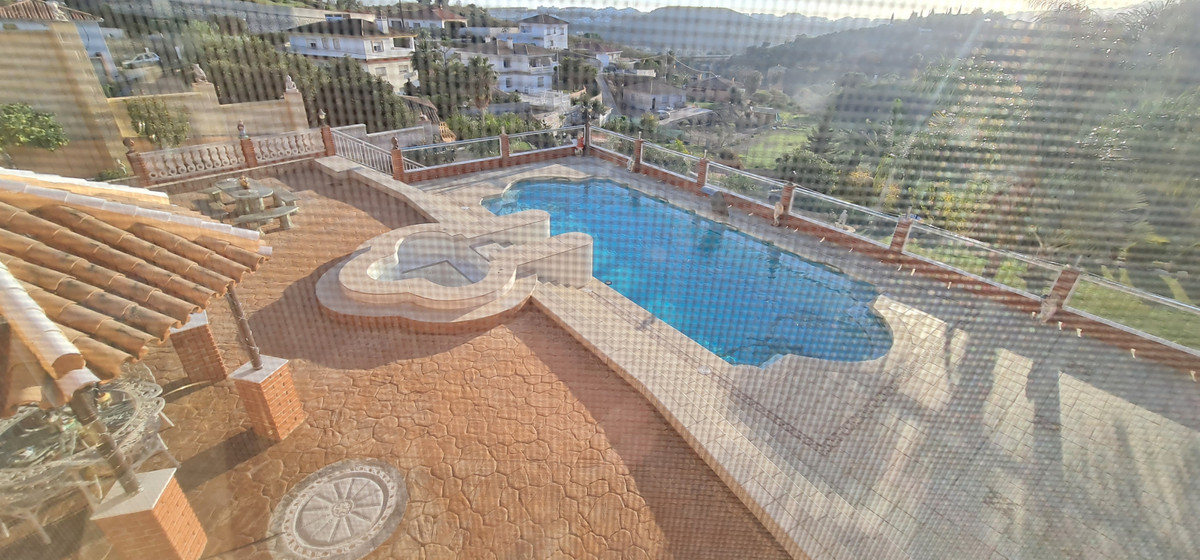 Villa te koop in El Faro R3838108