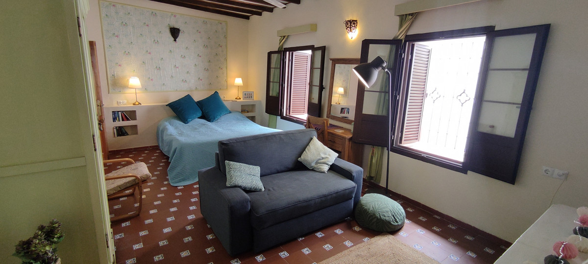 Villa con 6 Dormitorios en Venta San Roque