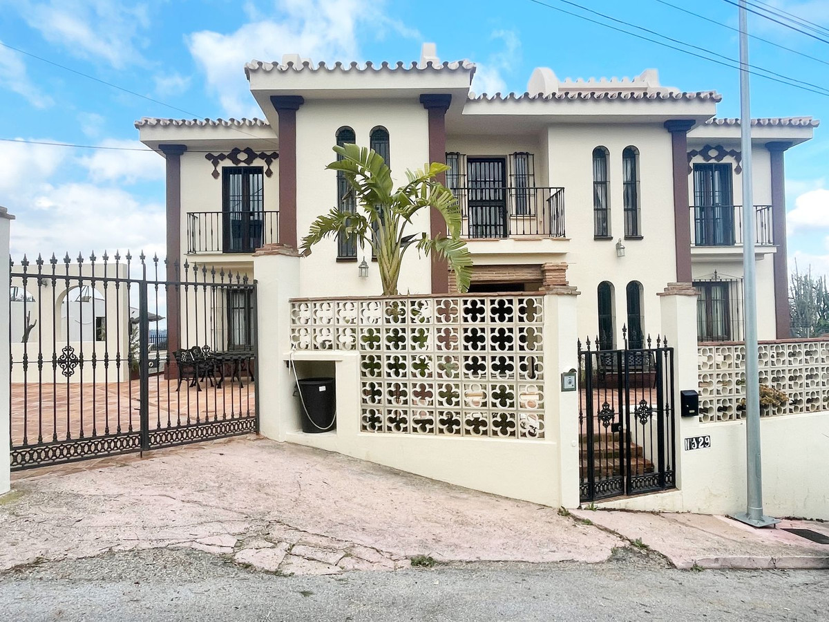 Villa te koop in Alhaurín de la Torre R4232527