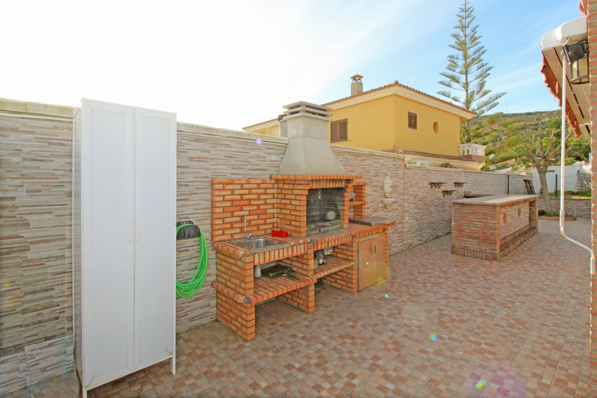 Villa te koop in Torreguadiaro R4679695