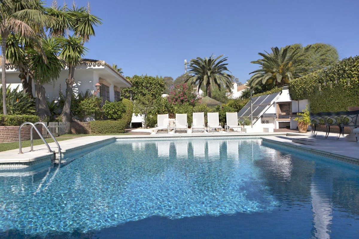 Villa te koop in Guadalmina Baja R4000669