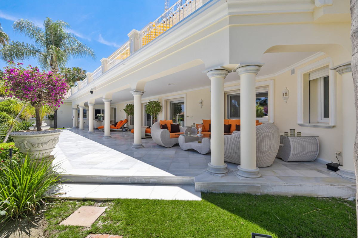 Villa te koop in Nueva Andalucía R4351474