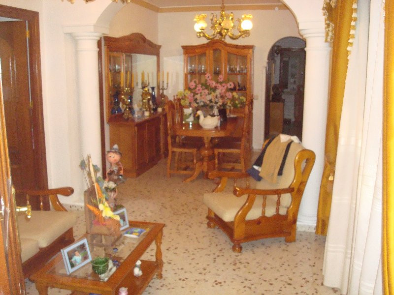 Villa te koop in Estepona R141157