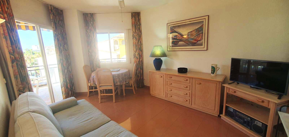 Apartment Middle Floor in La Carihuela, Costa del Sol
